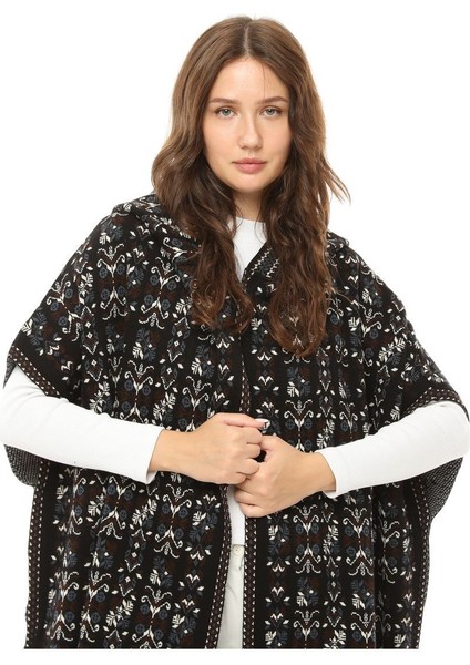 Kadın Kilim Desenli Kapüşonlu Çıtçıt Detaylı Oversize Şık Tasarımlı Kalın Panço