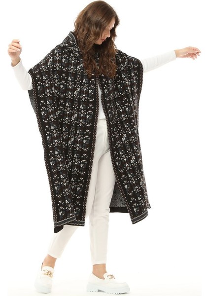 Kadın Kilim Desenli Kapüşonlu Çıtçıt Detaylı Oversize Şık Tasarımlı Kalın Panço