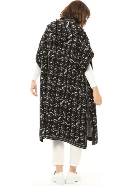 Kadın Kilim Desenli Kapüşonlu Çıtçıt Detaylı Oversize Şık Tasarımlı Kalın Panço