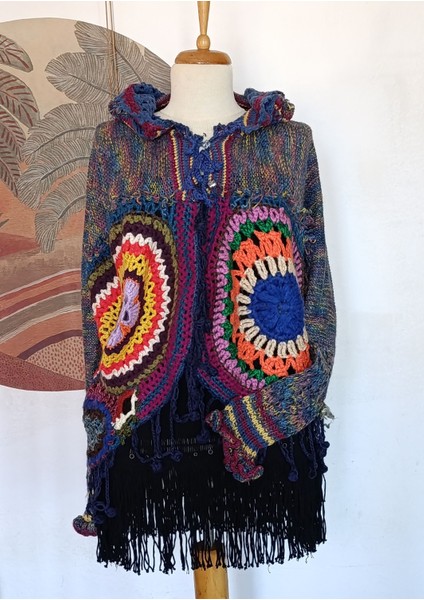 Kırçıllı Lacivert Yün Kapüşonlu Mandala Tığ Motif Monteli Patchwork Tasarım Hırka