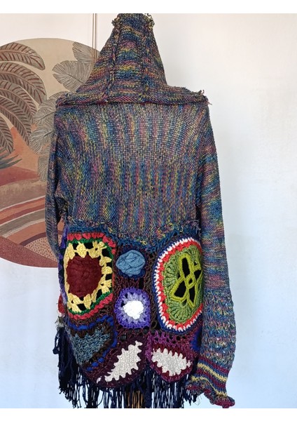 Kırçıllı Lacivert Yün Kapüşonlu Mandala Tığ Motif Monteli Patchwork Tasarım Hırka