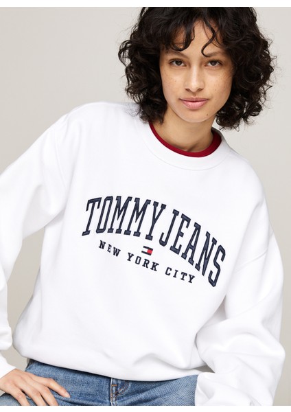 Tommy Jeans Yuvarlak Yaka Nakışlı Beyaz Kadın Sweatshırt Tjw Rlx Varsıty Crew