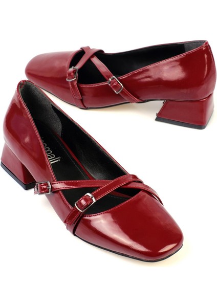 Elvinya Kadın Stiletto Kalın Topuklu Çapraz Bantlı Tokalı Küt Burunlu Ayakkabı Bordo Rugan