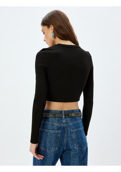 X Zeynep Bastık - Crop Tişört Uzun Kollu Yuvarlak Yaka Düğme Detaylı fırsatları
