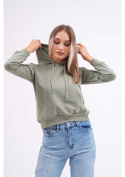 Kadın Kanguru Cepli Kapüşon Detaylı Iki Iplik Kısa Sweatshirt 245123 - modelleri