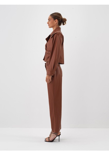 Kadın Camel Deri Görünümlü Regular Fit Pantolon modelleri