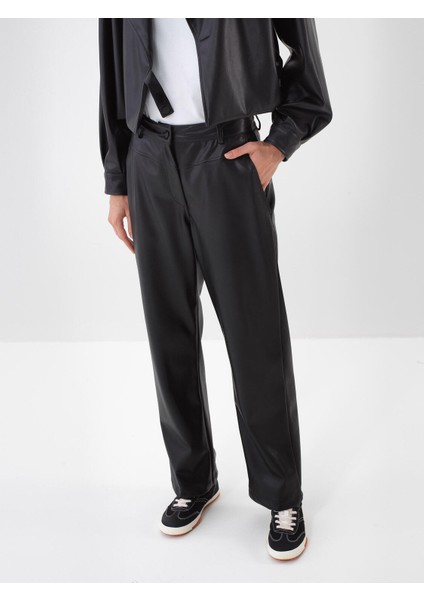 Kadın Siyah Deri Görünümlü Regular Fit Pantolon fiyatları