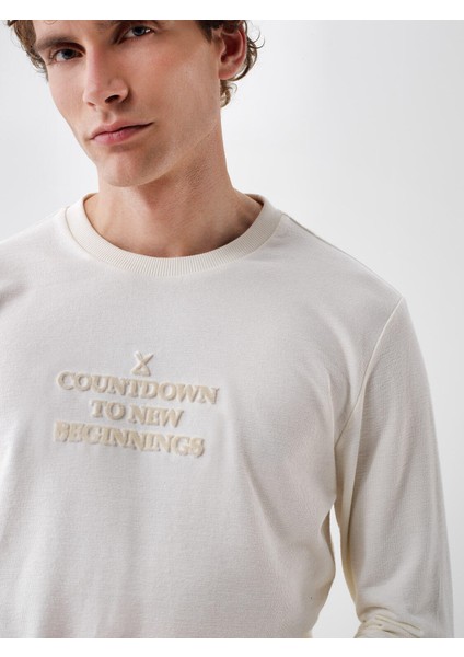 Erkek Ekru Pamuk Dokulu Regular Fit Uzun Kollu Tişört fiyatları