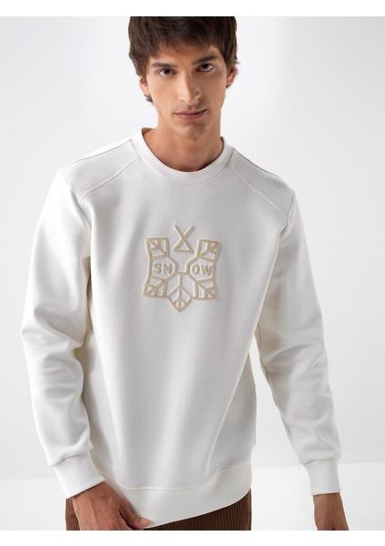 Erkek Ekru Pamuk Dokulu Regular Fit Sweatshirt fiyatları