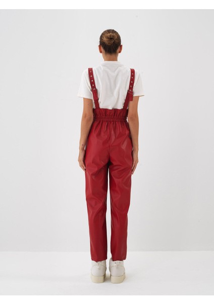 Kadın Kırmızı Deri Görünümlü Regular Fit Salopet fırsatları