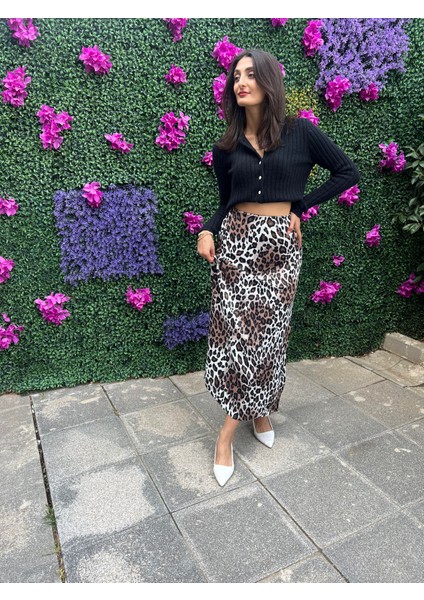 Peluş Düğmeli Kısa Hırka - Siyah Renk