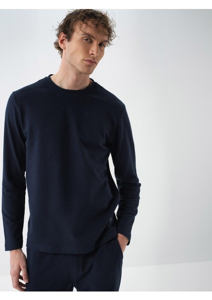 Erkek Lacivert Pamuk Dokulu Regular Fit Uzun Kollu Tişört fiyatları