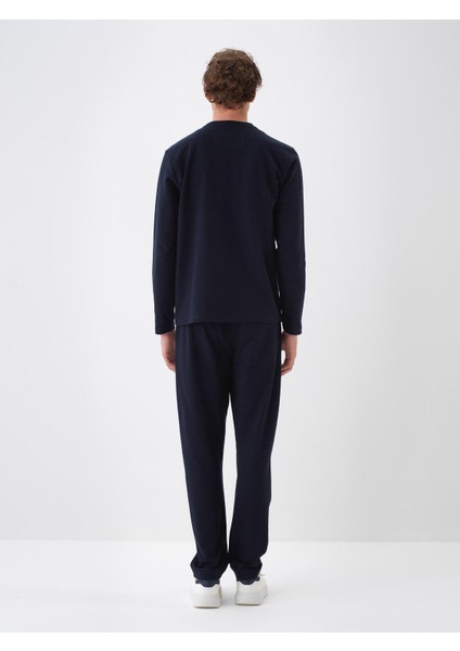 Erkek Lacivert Pamuk Dokulu Regular Fit Uzun Kollu Tişört fırsatları