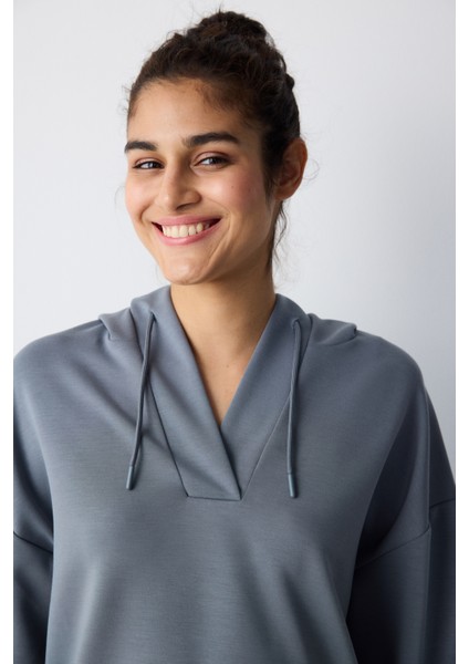 Gri V Yaka Kapüşonlu Silky Touch Sweatshirt fırsatları