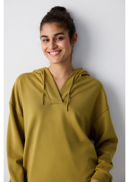 Hardal Renk V Yaka Kapüşonlu Silky Touch Sweatshirt