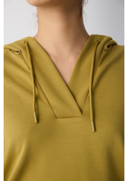 Hardal Renk V Yaka Kapüşonlu Silky Touch Sweatshirt