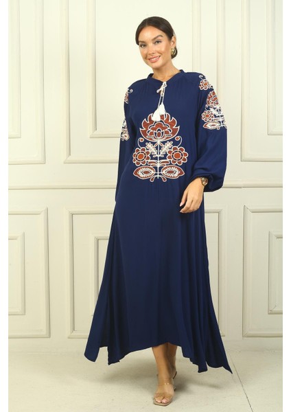 Kadın Yakası Bağcıklı Kolları ve Önü Nakışlı Rahat Kalıp Uzun Viskon Elbise