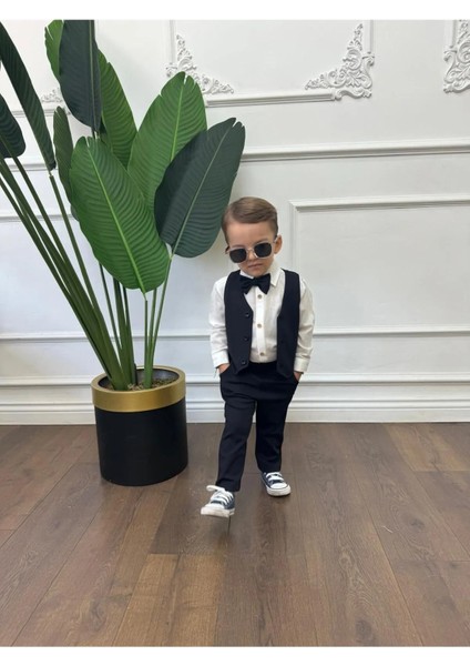 Beyaz Gömlek Lacivert Yelek , Pantolon ve Papyon Şık Giyim Için Erkek Kız Çocuk Hediye modelleri