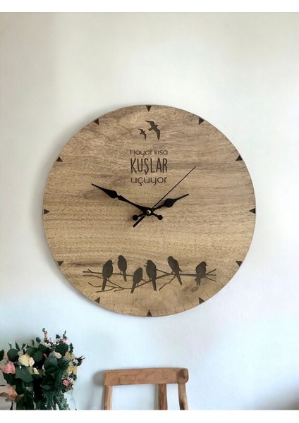 Kahverengi ahşap kuş temalı modern duvar saati, 40x40 cm, şık ve minimalist tasarım