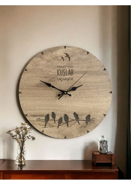 Kahverengi ahşap kuş temalı modern duvar saati, 40x40 cm, şık ve minimalist tasarım