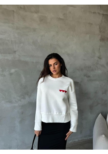 Kesik Biye Nakışlı Sweatshirt