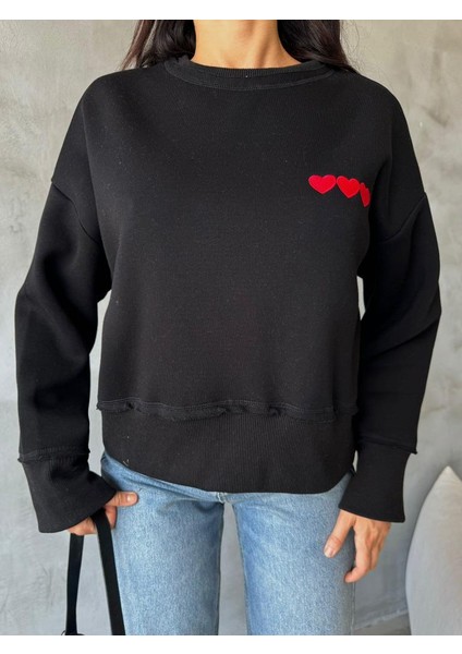 Kesik Biye Nakışlı Sweatshirt