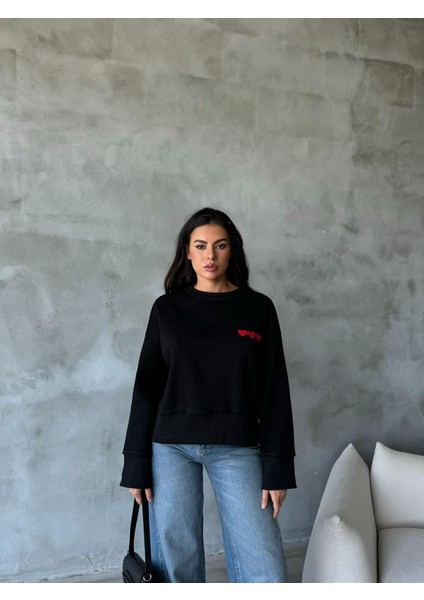 Kesik Biye Nakışlı Sweatshirt