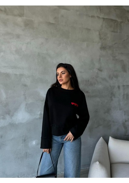 Kesik Biye Nakışlı Sweatshirt