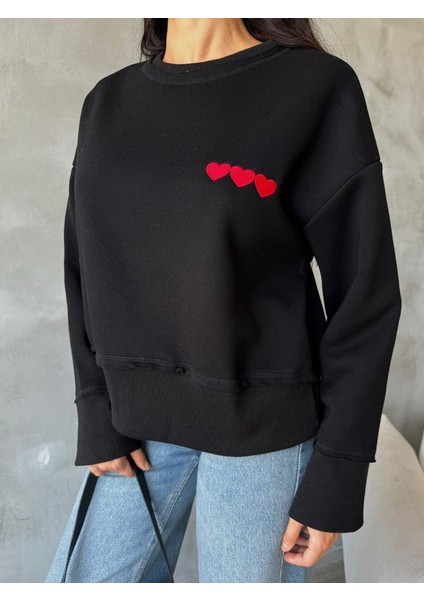 Kesik Biye Nakışlı Sweatshirt