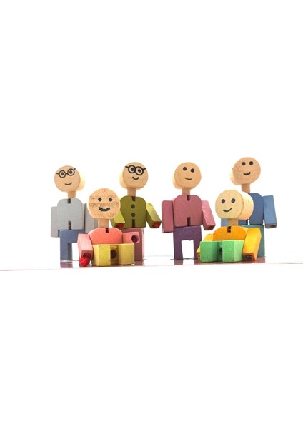 Minik Eller Için Büyük Aile: Ahşap Oyuncak 6 Figürlü Aile Seti