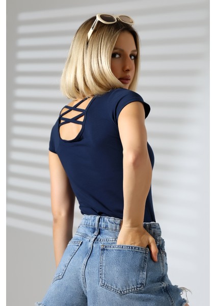 Arkası Çapraz Biye Detaylı U Yaka Penye Kompakt Likralı Kısa Kol T-Shirt 21218 Lacivert modelleri