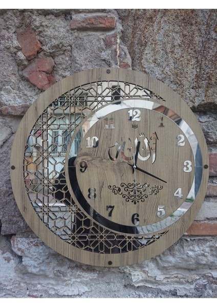 Ahşap ve pleksi Allah motifli 45cm duvar saati, şık ve doğal tasarım