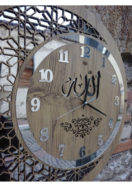 Ahşap ve pleksi Allah motifli 45cm duvar saati, şık ve doğal tasarım fiyatları