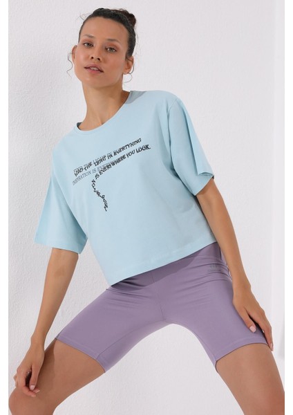 Açık Mavi Yazı Baskılı Kısa O Yaka Kadın Oversize T-Shirt - 97135