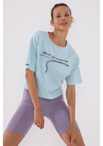 Açık Mavi Yazı Baskılı Kısa O Yaka Kadın Oversize T-Shirt - 97135