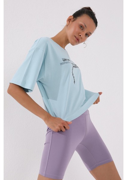 Açık Mavi Yazı Baskılı Kısa O Yaka Kadın Oversize T-Shirt - 97135