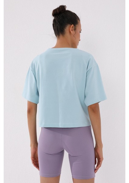 Açık Mavi Yazı Baskılı Kısa O Yaka Kadın Oversize T-Shirt - 97135