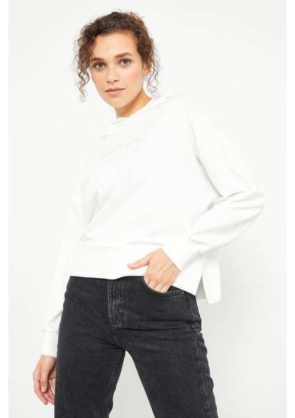 Ekru Yazı Nakışlı Kapüşonlu Basic Kadın Oversize Sweatshirt - 97164