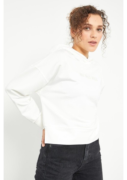 Ekru Yazı Nakışlı Kapüşonlu Basic Kadın Oversize Sweatshirt - 97164