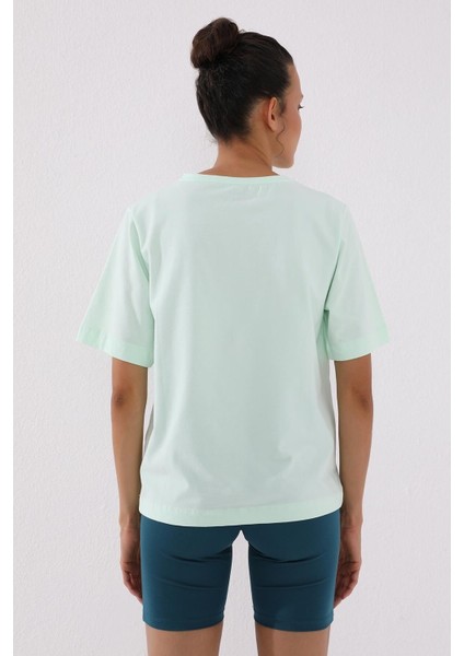 Açık Yeşil Pembe Dikey Yazı Baskılı O Yaka Kadın Oversize T-Shirt - 97138