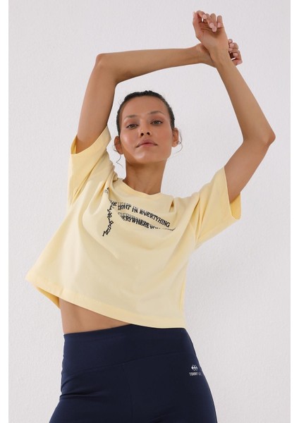 Açık Sarı Yazı Baskılı Kısa O Yaka Kadın Oversize T-Shirt - 97135