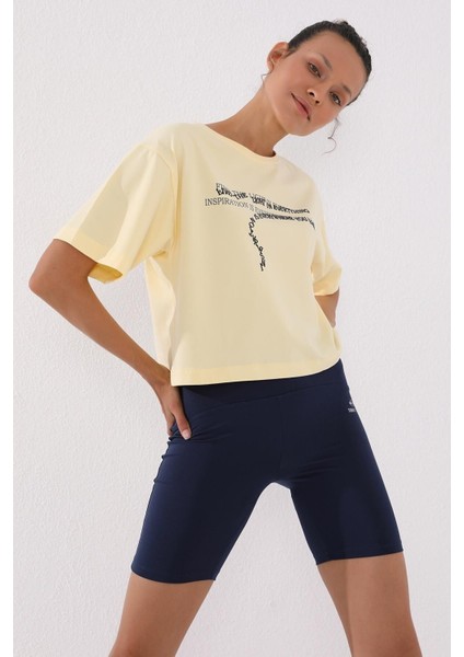 Açık Sarı Yazı Baskılı Kısa O Yaka Kadın Oversize T-Shirt - 97135