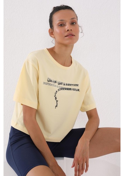 Açık Sarı Yazı Baskılı Kısa O Yaka Kadın Oversize T-Shirt - 97135