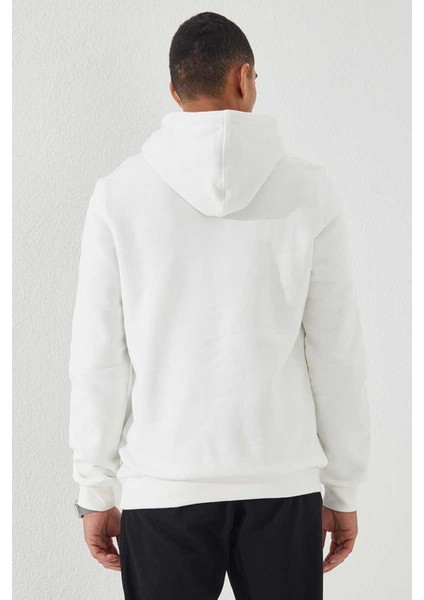 Ekru Nakışlı Kanguru Cep Standart Kalıp Kapüşonlu Erkek Sweatshirt - 87839