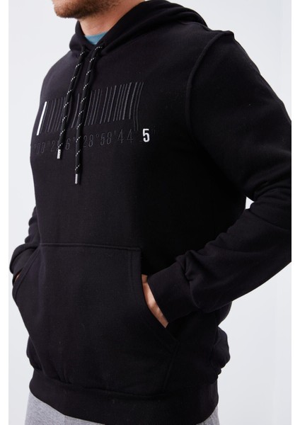 Siyah Nakışlı Kanguru Cep Standart Kalıp Kapüşonlu Erkek Sweatshirt - 87839