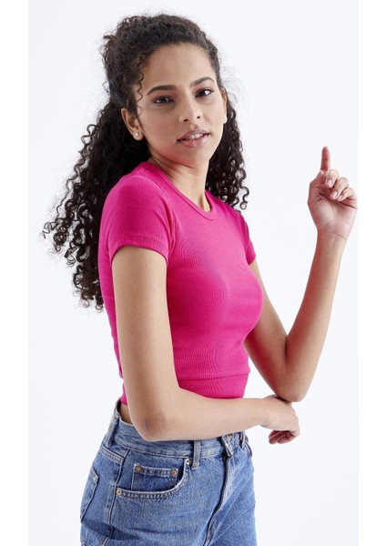 Fuşya Basic Yanı Pencereli O Yaka Kadın Crop Top T-Shirt - 97207