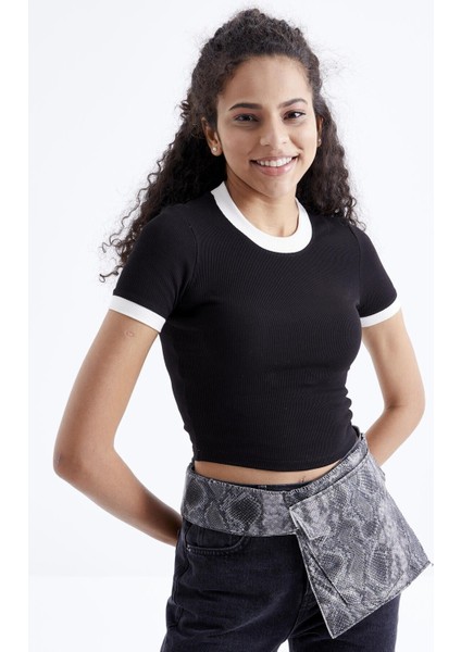 Siyah Basic Kol Detaylı O Yaka Kadın Crop Top T-Shirt - 97200