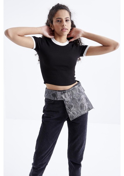 Siyah Basic Kol Detaylı O Yaka Kadın Crop Top T-Shirt - 97200