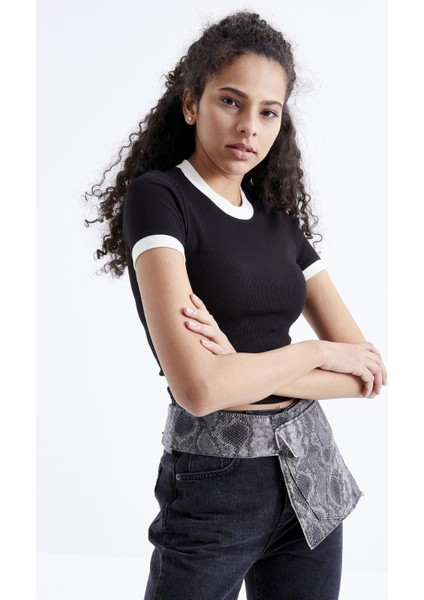 Siyah Basic Kol Detaylı O Yaka Kadın Crop Top T-Shirt - 97200