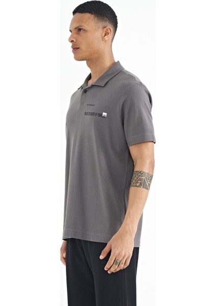 Koyu Gri Yazı Baskılı Standart Form Polo Yaka Erkek T-shirt - 88236 fırsatları